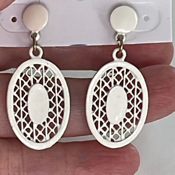 Vintage white enamel dangle drop earrings - Picture 1 of 7